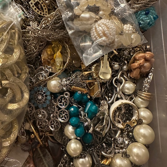 Assorted Jewelry Collection - Picture 4 of 8